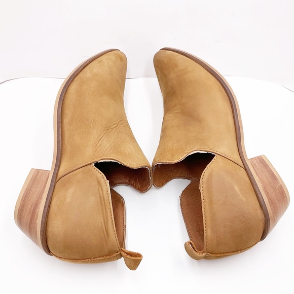 {ARTISAN BY ZIGI} Adal Pointed Toe Block Heel Slip On Leather Booties - Picture 10 of 16